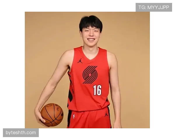 杨瀚森训练完喝蛋白粉像喝水，这胃是租来的吧？